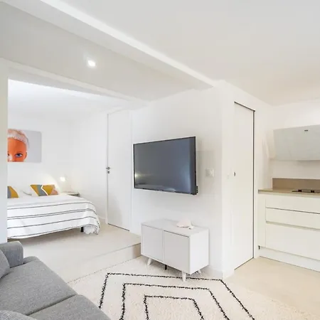 Magnifique T1 Avec Piscine Et Port A Pieds Apartmán Cassis