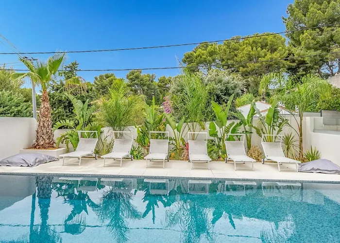 Magnifique T1 Avec Piscine Et Port A Pieds * Cassis